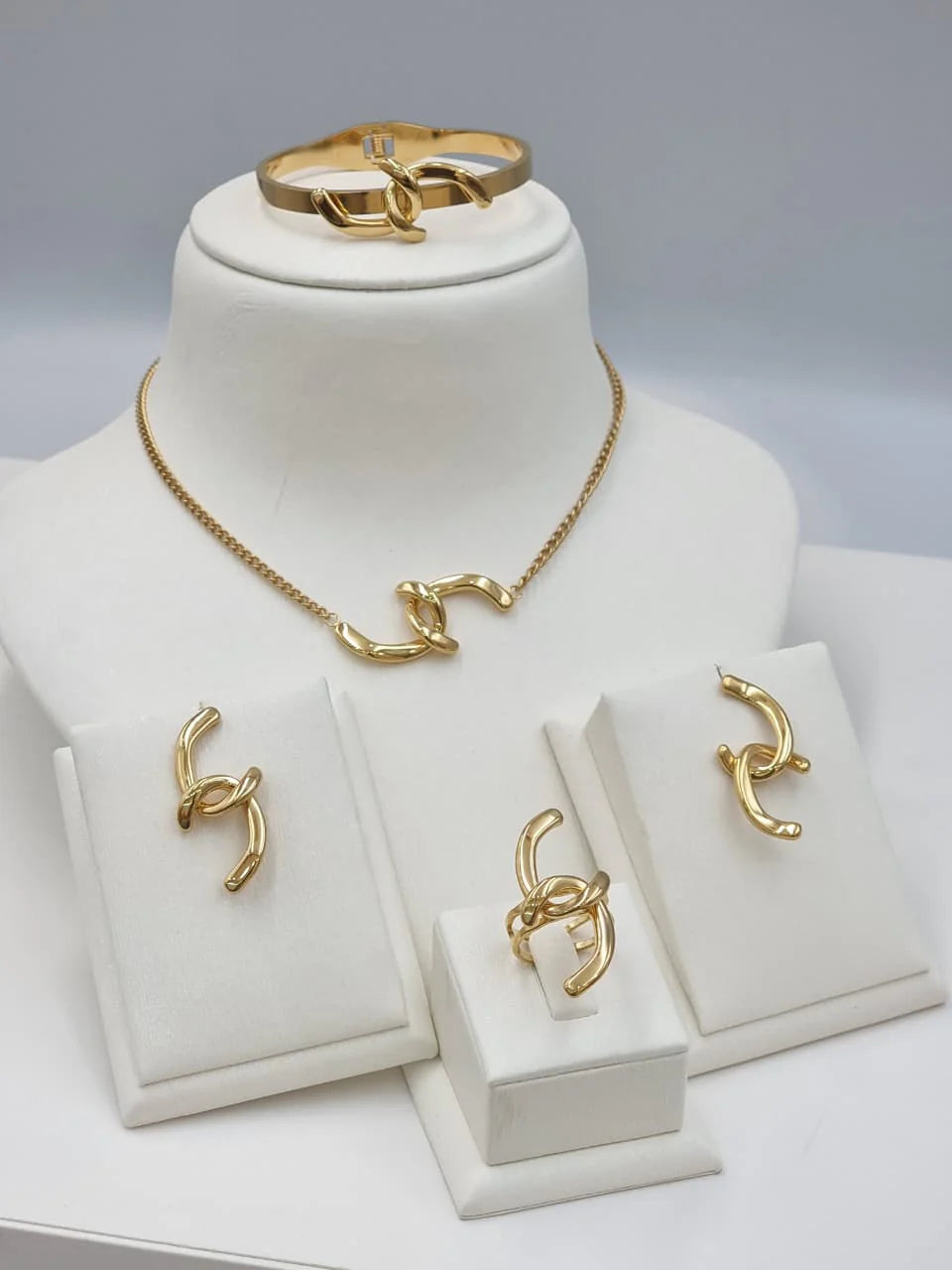 Golden Knot Link Jewelry Set